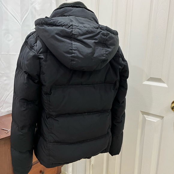 Black Gap Puffer Jacket - Picture 2 of 5